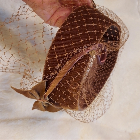 Vintage velvet with netting and velvet bow - Picture 10 of 11